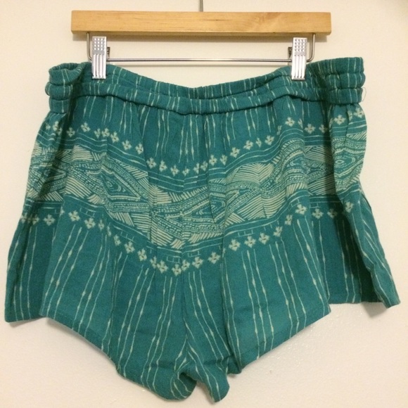 Super cute teal Roxy shorts awesome pattern - Picture 4 of 6
